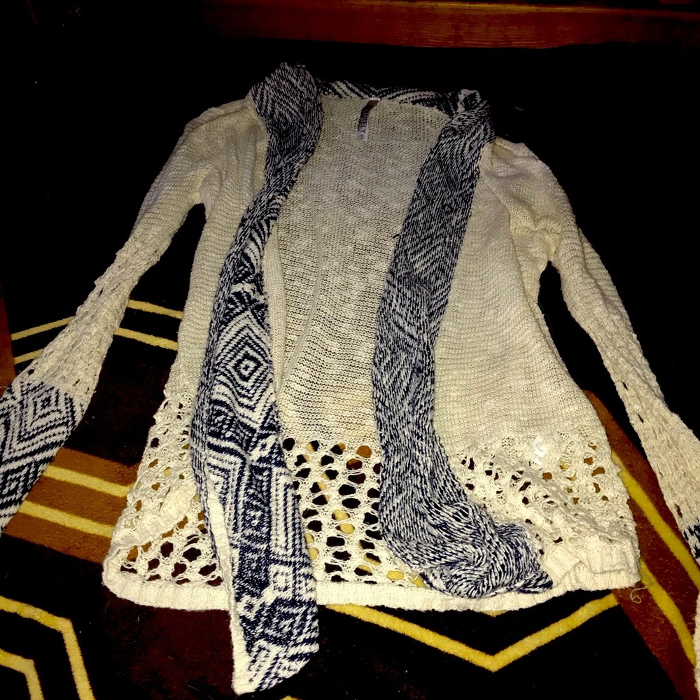 Blue and white cardigan💙🤍